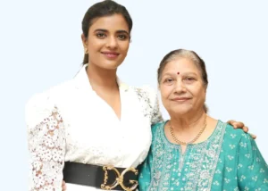 Aishwarya Rajesh With Her Mother Nagamani