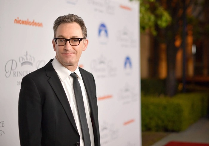 How Tom Kenny Spends His Wealth